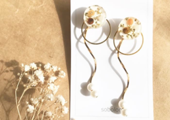 白いお花のピアス